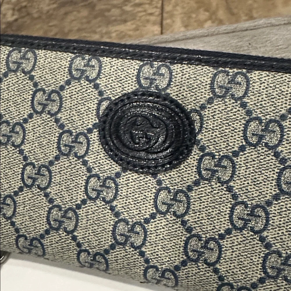 Gucci Blue GG Canvas Zip Wallet - Picture 2 of 5